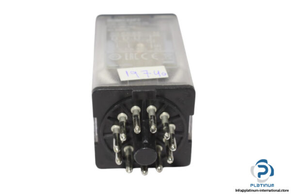 schneider-RUMC32P7-universal-plug-in-relay-new-3