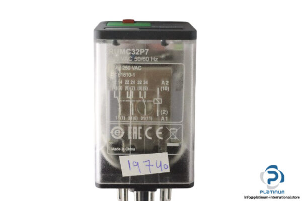 schneider-RUMC32P7-universal-plug-in-relay-new-4