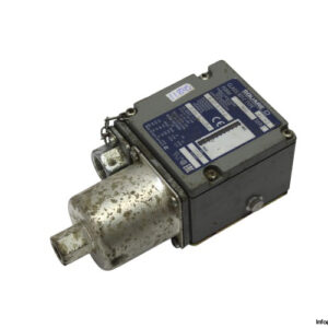 square-d-ACW-3-pressure-switch-(Used)