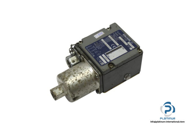 square-d-ACW-3-pressure-switch-(Used)