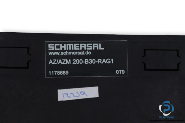 schmersal-AZ_AZM-200-B30-RAG1-door-handle-actuator-(New)-1