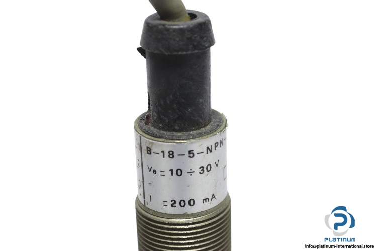 selet b 18 5 npn no proximity sensor selet-B-18-5-NPN-NO-proximity-sensor-(used)-2
