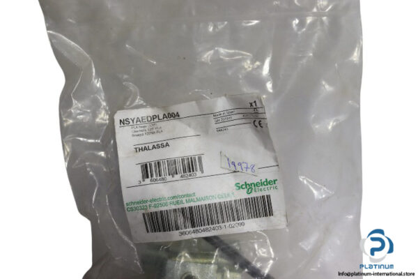 schneider-NSYAEDPLA004-pla-hinge-new
