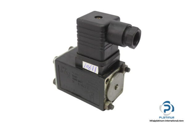 h-l-E220_5-H-directional-control-valve-(used)