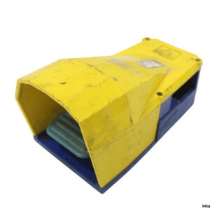 camozzi-338-925-foot-pedal-valve-(Used)-1