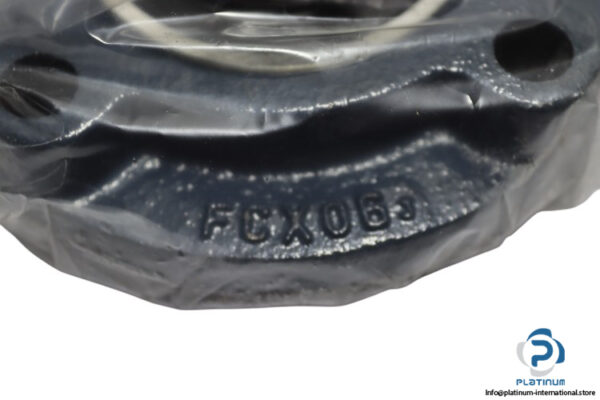 koyo-UCFCX06-J-round-flange-ball-bearing-unit-new-carton-2