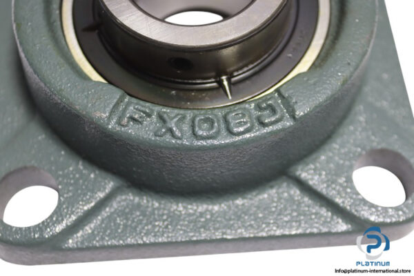 ntn-UCFX08-JD1-four-bolt-square-flange-unit-new-carton-1