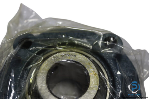 nachi-UCFCX06-round-flange-ball-bearing-unit-new-carton-1