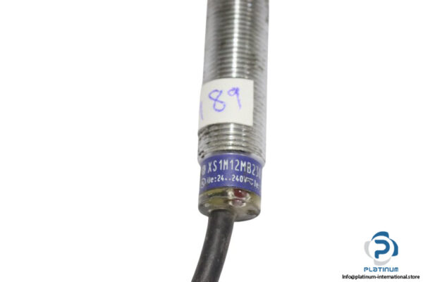 telemecanique-XS1M12MB230-inductive-proximity-switch(used)-1