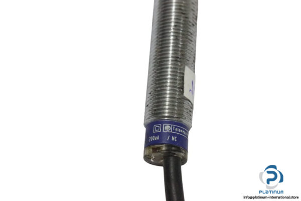 telemecanique-XS1M12MB230-inductive-proximity-switch(used)-3