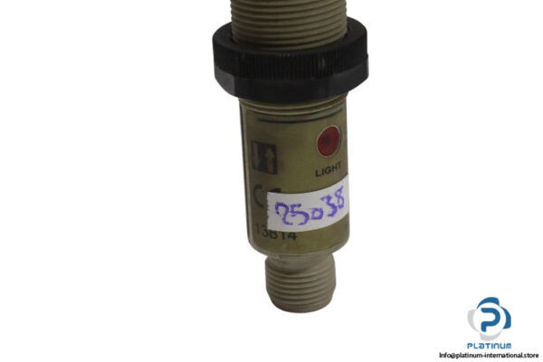 omron-E3F2-DS10B4-P1-diffuse-reflective-sensor(used)-1