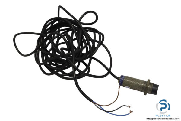 telemecanique-XS2-M18PA370L1-inductive-sensor(used)