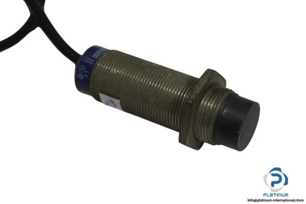 telemecanique-XS2-M18PA370L1-inductive-sensor(used)-1