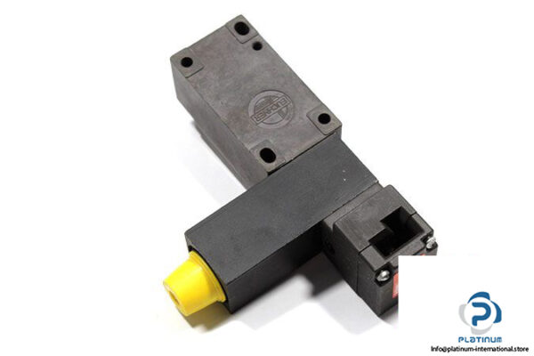 euchner-nz1vz-528-d3_vsm09-safety-switch-with-separate-%e2%80%8eactuator-1