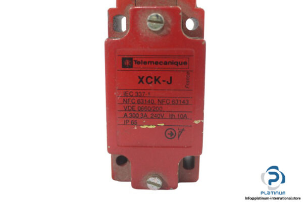 telemecanique-XCK-J5930-limit-switch(used)-1