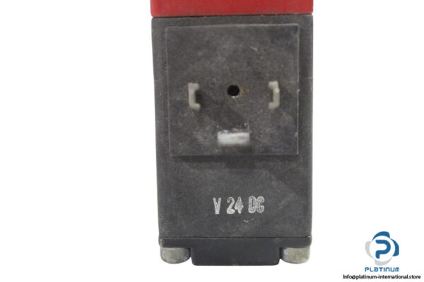 telemecanique-XCK-J5930-limit-switch(used)-2