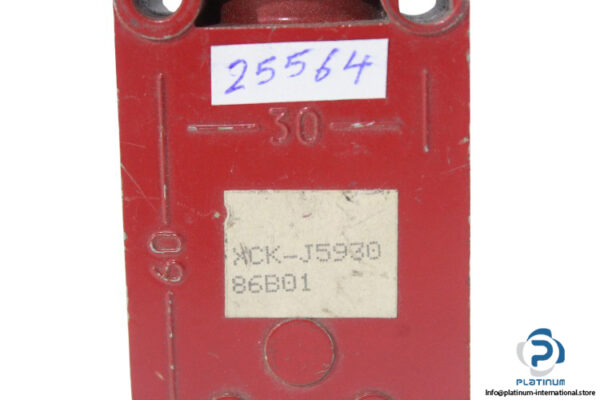 telemecanique-XCK-J5930-limit-switch(used)-3