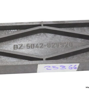 BZ5042-82V920-plastic-separator(new)-2