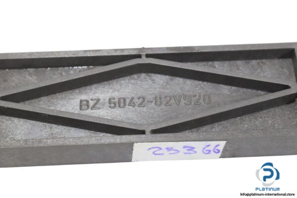 BZ5042-82V920-plastic-separator(new)-2