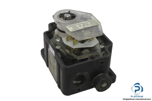 finecorsa-base-PFA9067A0158034-rotary-limit-switch-(used)