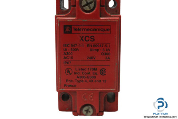 telemecanique-XCS-A702-safety-switch-(used)-3
