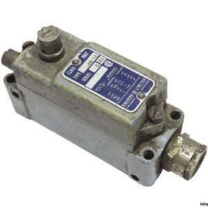 square-d-9007-AW12-limit-switch-(used)