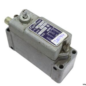schneider-9007-AW-12-limit-switch-(used)