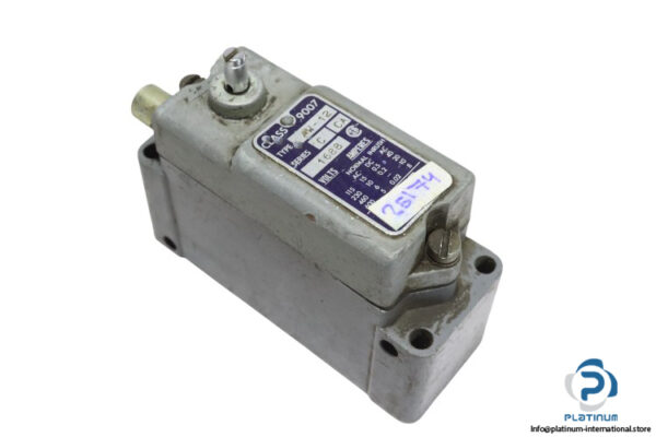 schneider-9007-AW-12-limit-switch-(used)