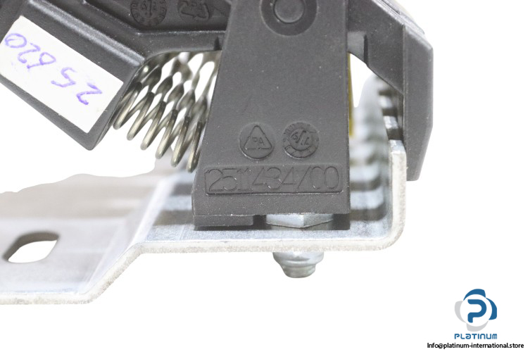 2511680-00-current-collector-arm(new)-1