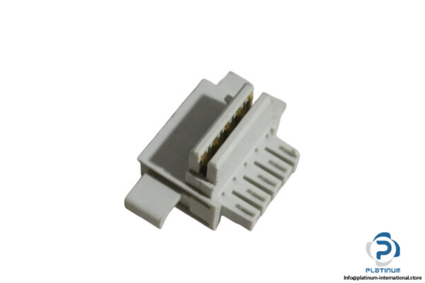 schneider-TRV00217-stacking-connector(new)