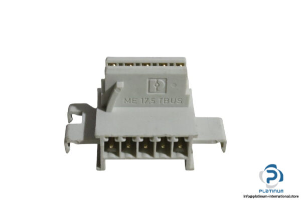 schneider-TRV00217-stacking-connector(new)-1