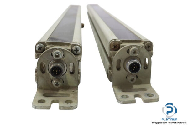 leuze-electronic-KR5-560-light-curtain-receiver-(used)-1