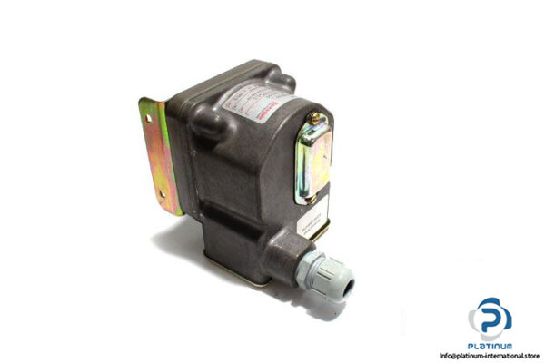barksdale-D1T-M80SS-terminal-block-diaphragm-pressure-switch-new