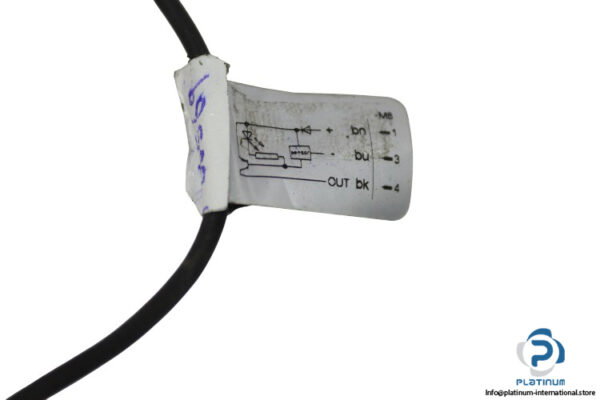 camozzi-CSH-334-magnetic-proximity-switch-(used)-4