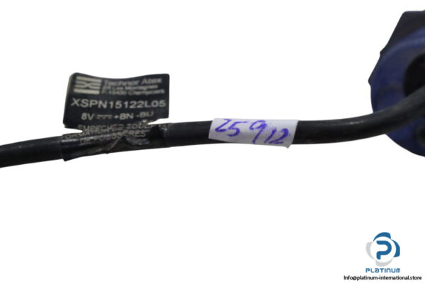 technor-XSPN15122L05-inductive-proximity-sensor-(used)-3