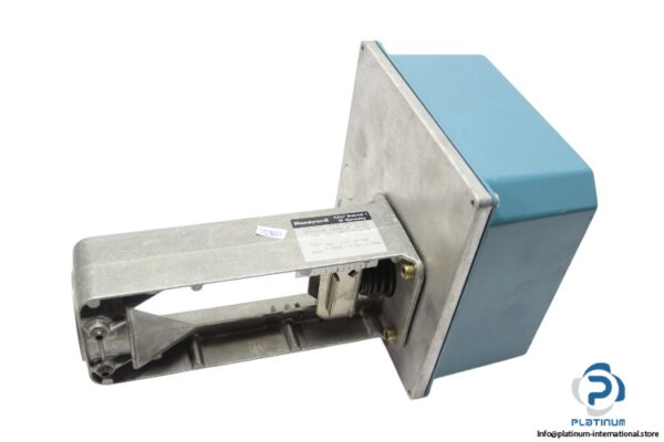 Honeywell-m7421b-1006-4-8723-electric-linear-valve-actuator(new)-1