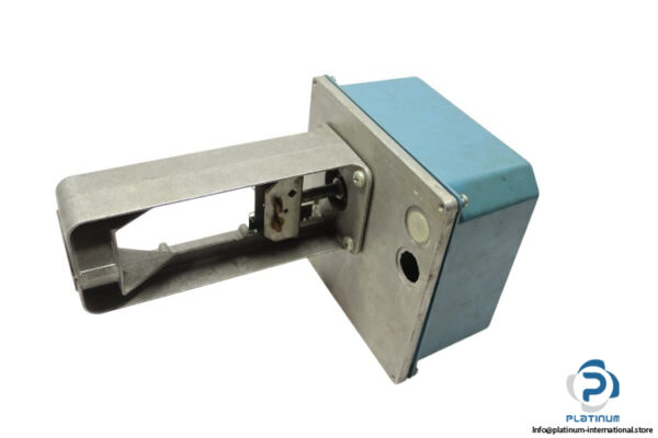Honeywell-M7421B1006-1-AV-electric-linear-valve-actuator(new)-1