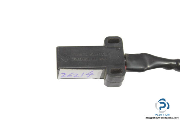 micro-switch-101XK11-Q-proximity-sensor-(new)-2