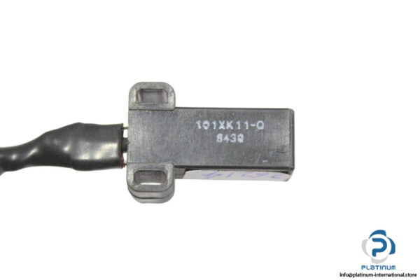 micro-switch-101XK11-Q-proximity-sensor-(new)-3