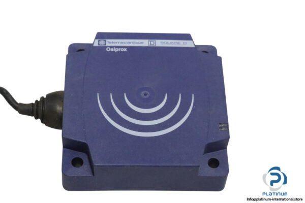 telemecanique-XS8D1A1NAL2-inductive-sensor-(new)-1