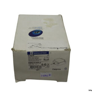 telemecanique-XS8D1A1NAL2-inductive-sensor-(new)-3