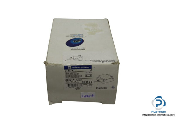 telemecanique-XS8D1A1NAL2-inductive-sensor-(new)-3
