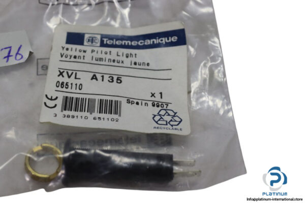 telemecanique-XVL-A135-pilot-light-(new)-1