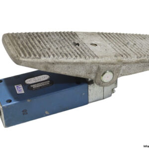 REXROTH-563-121-052-0-foot-pedal-valve(used)