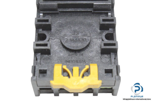 omron-PF083A-E-connecting-socket-(new)-2