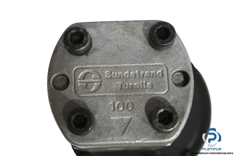sundstrand-TFP-100_3.2-S-FR-03-DKA_66G-gear-pump-used-2