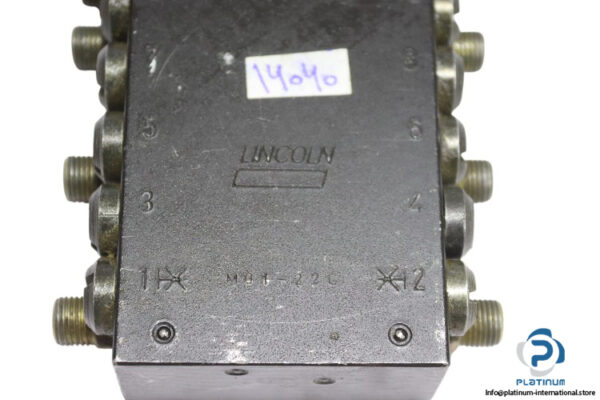 lincoln-M01-22C-lubricant-metering-device-used-1