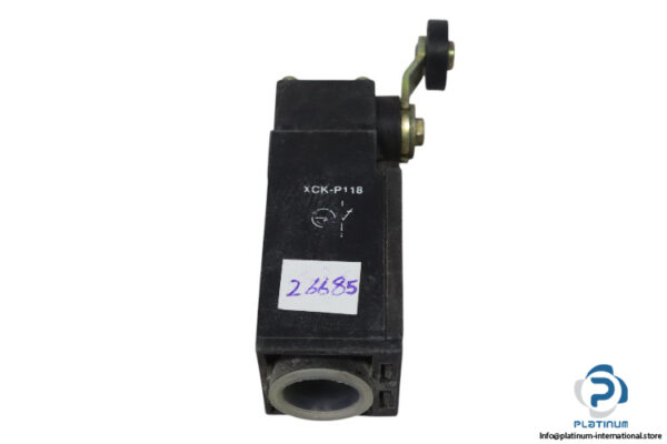 telemecanique-XCK-P118-limit-switch-(used)-2