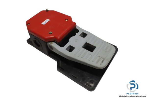 pizzato-PA-20101-single-foot-switch-(new)