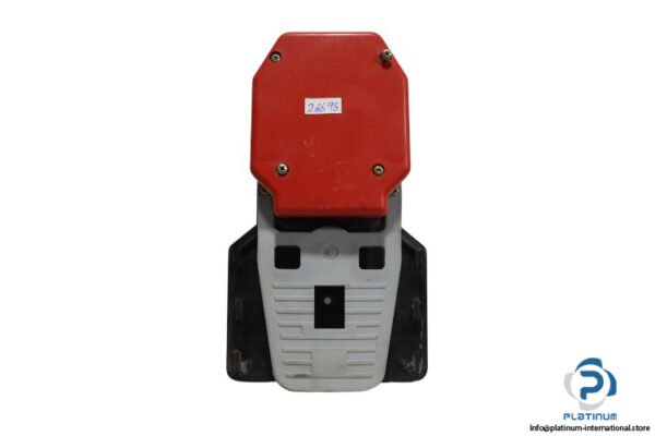 pizzato-PA-20101-single-foot-switch-(new)-1